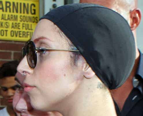 レディー・ガガ、新曲とバストをファンに捧げる!?