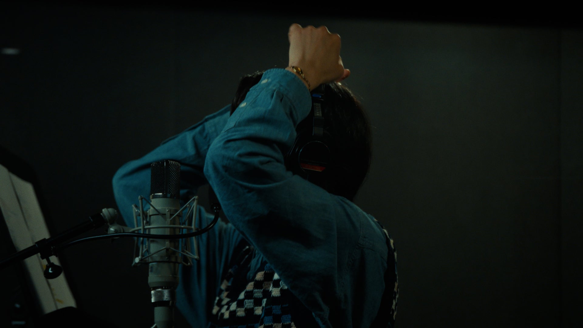 新WEBムービー「サン生と楽曲作ったよ」篇より（提供写真）