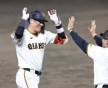 巨人・坂本勇人が5度目の「スカパー！サヨナラ賞」受賞 5.13広島戦での逆転サヨナラ3ランが通算300号のメモリアル弾「本当に記念に残る1本」