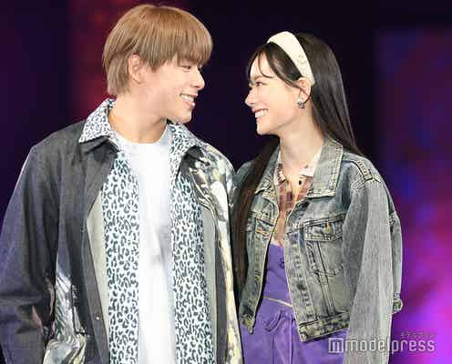 なこなこカップル、笑顔で見つめ合い密着 「入籍おめでとう」の声に感謝も【札幌コレクション 2024 A/W】