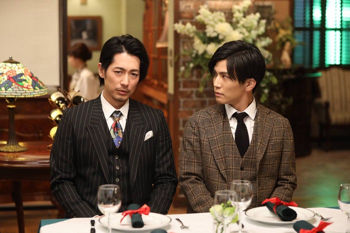 ディーン・フジオカ、岩田剛典/「シャーロック」第9話より(C)フジテレビ