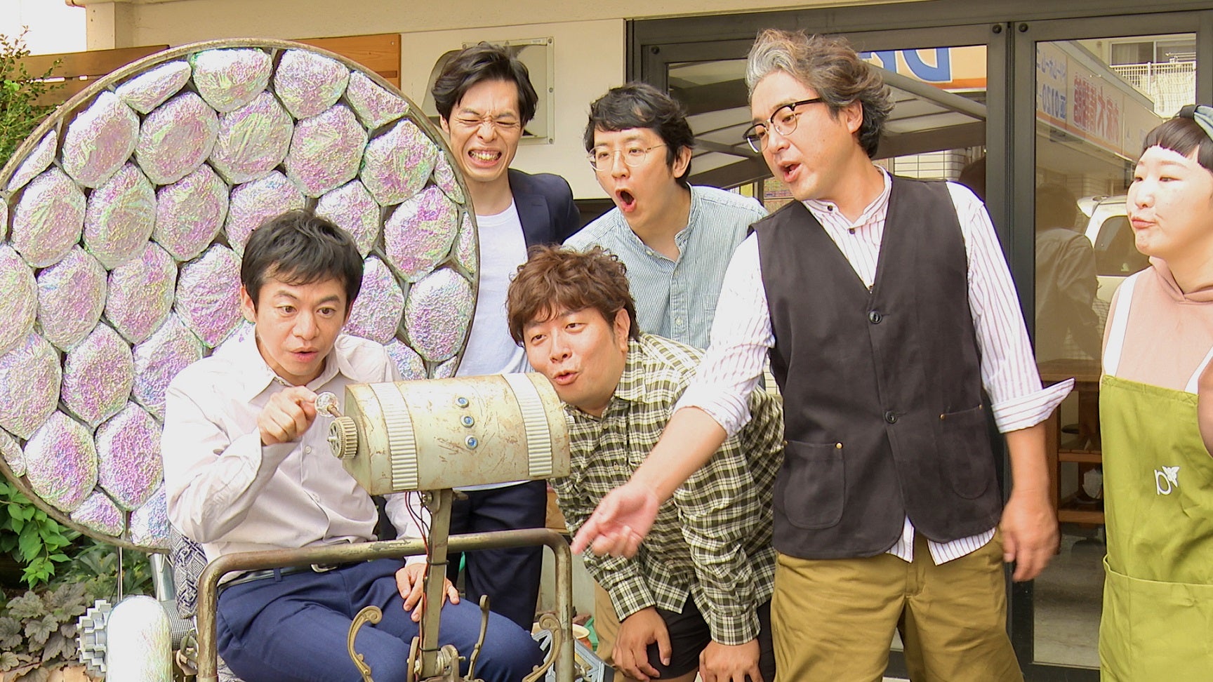 左から）永野宗典、石田剛太、諏訪雅、酒井善史、ムロツヨシ、西村直子 （C）フジテレビ