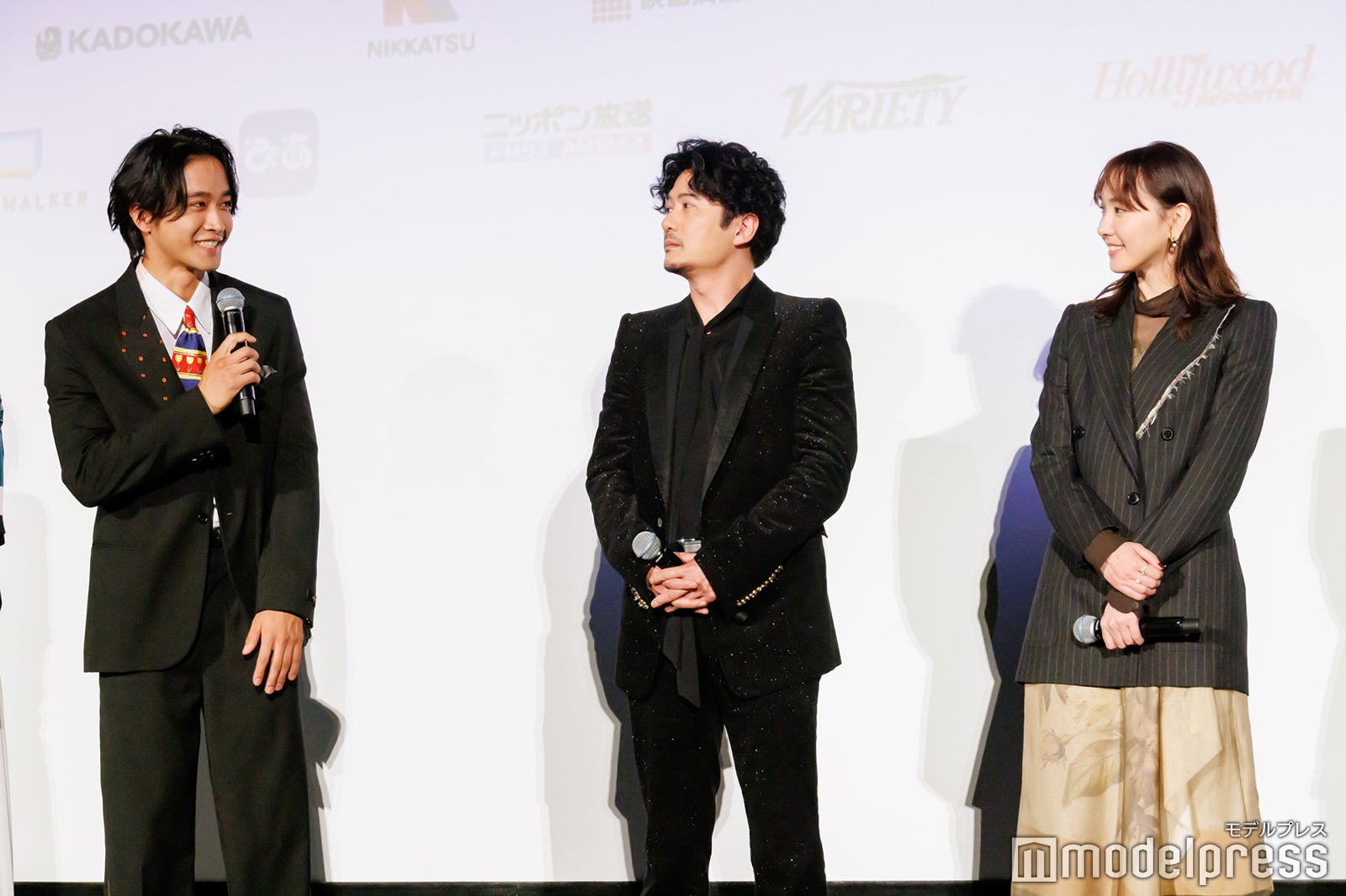 佐藤寛太、稲垣吾郎、新垣結衣（C）モデルプレス