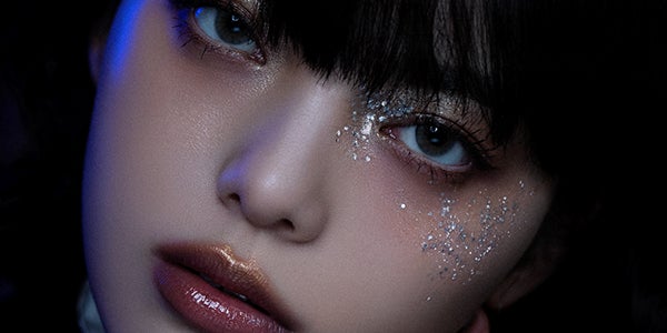 平手友梨奈、ナイフ咥え鋭い視線・ケーキでクリームまみれ…鮮烈