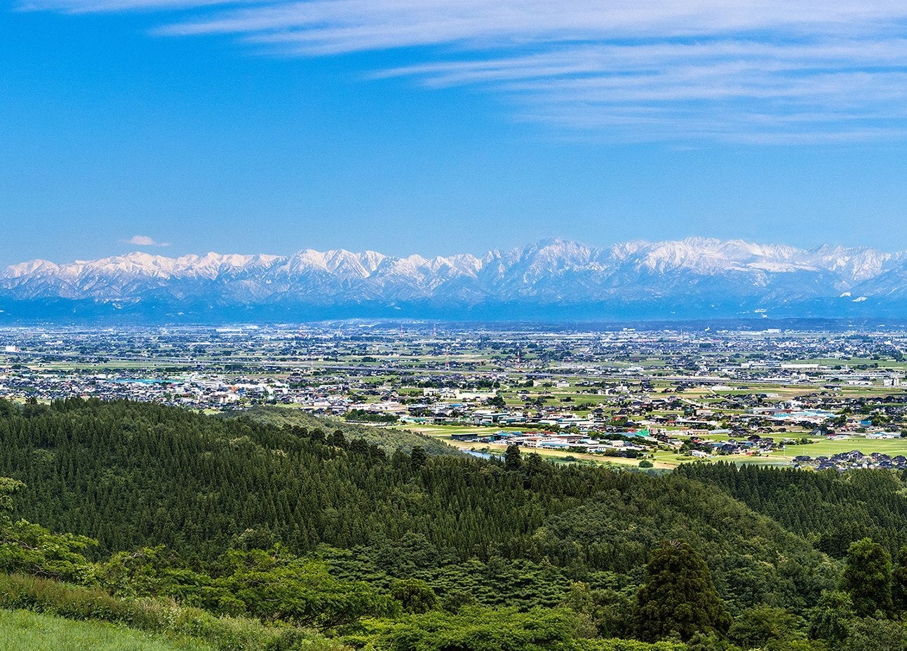 山頂から望む立山連峰／提供画像