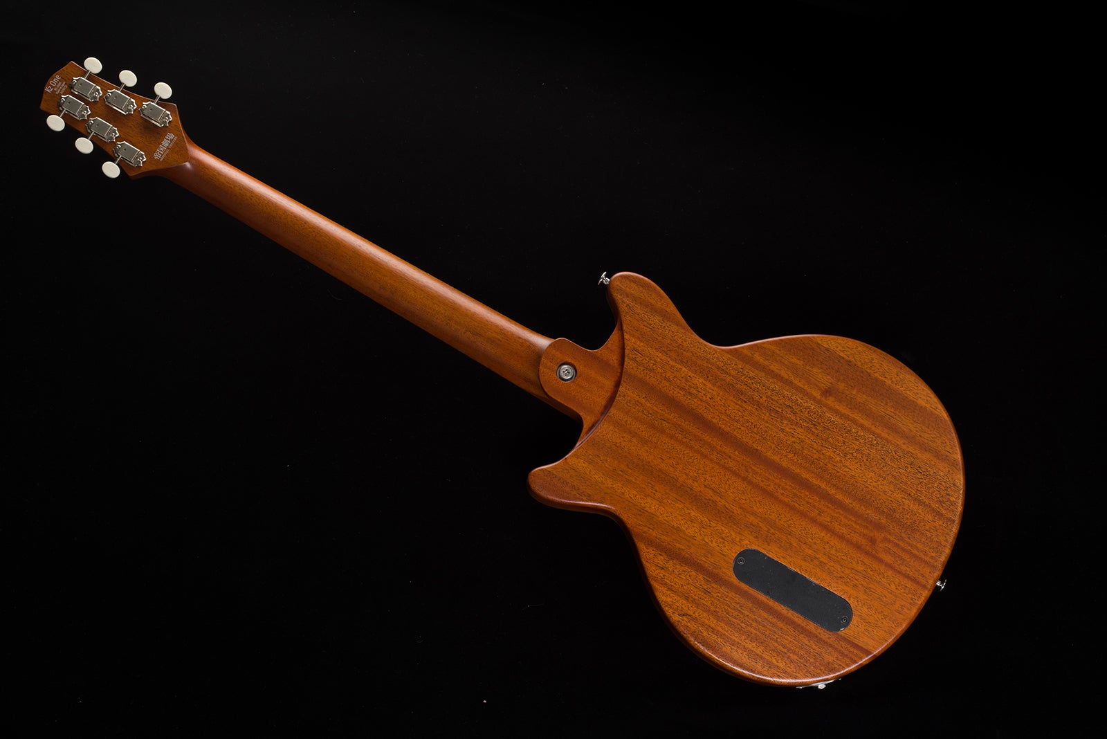 「帝劇オリジナルギター」（提供写真）