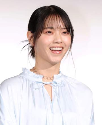 西野七瀬 圧倒的な透明感！水色ドレスに会場うっとり 思い出の大冒険も告白「野生のウミガメに…」