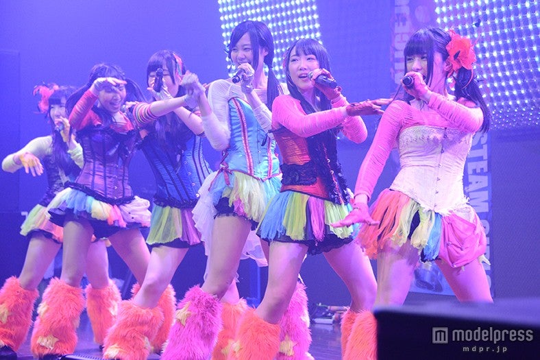 スチームガールズ・神谷えりな（右）