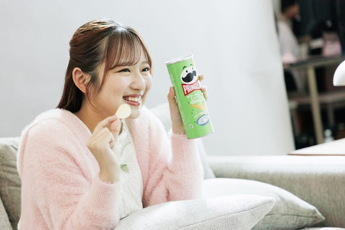 希空「プリングルズ」撮影メイキングより(提供写真)