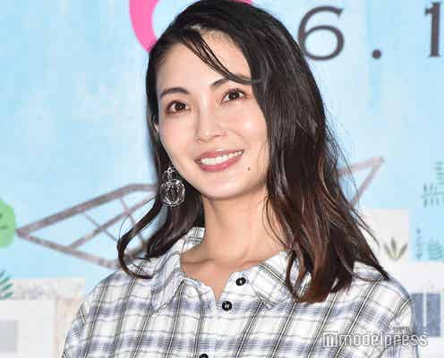 押切もえ、ほっそり美脚披露 ショーパン×ロングブーツ姿に反響「美しい」「憧れのスタイル」