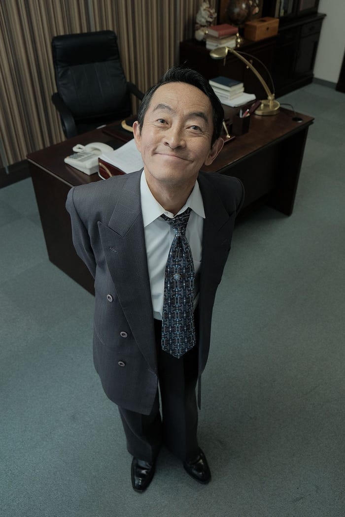 半海一晃(C)「癒されたい男」製作委員会