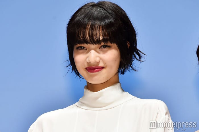 ランダムにカールさせた毛先が可愛い(C)モデルプレス