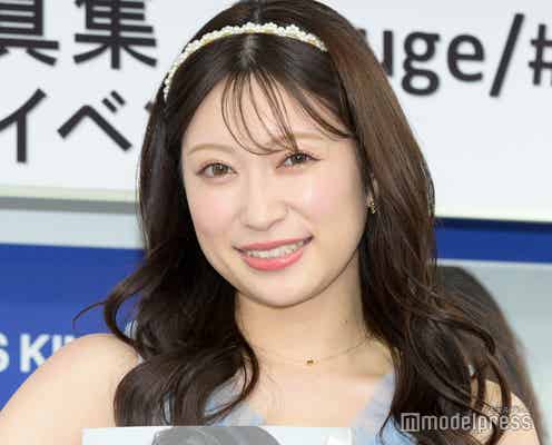 吉田朱里、ミニ丈でスラリ美脚大胆披露「スタイル抜群」「脚綺麗」の声