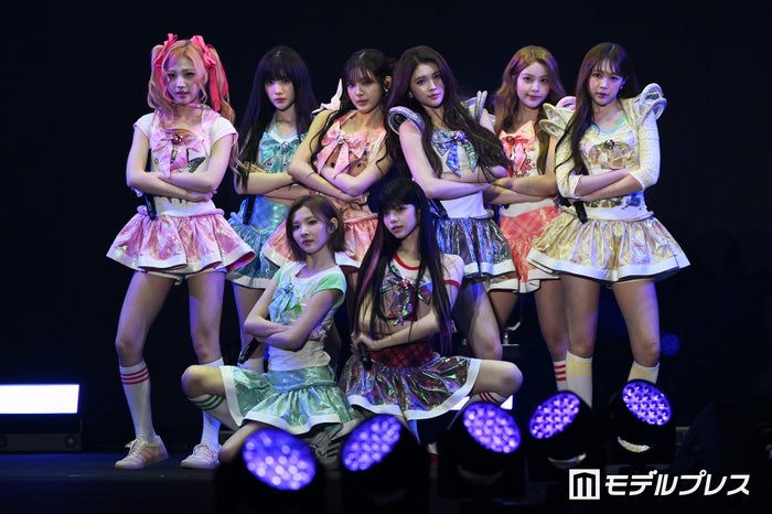 Hearts2Hearts「TGC」アーティストライブで大トリ飾る “魔法少女”衣装で日本デビュー曲含む3曲披露【TGC松山2026】