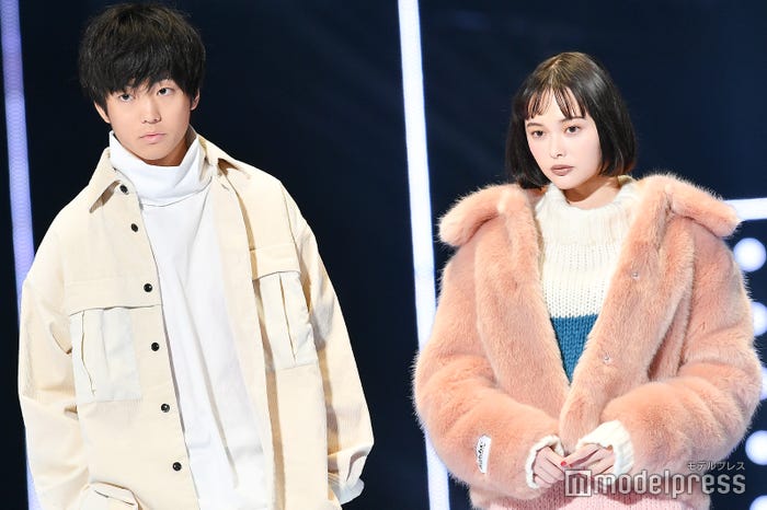 伊藤健太郎はオーガニック素材、玉城ティナはエコファーのジャケットを着用 (C)モデルプレス