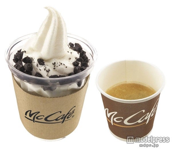 温かいエスプレッソを冷たいソフトクリームにかけていただく