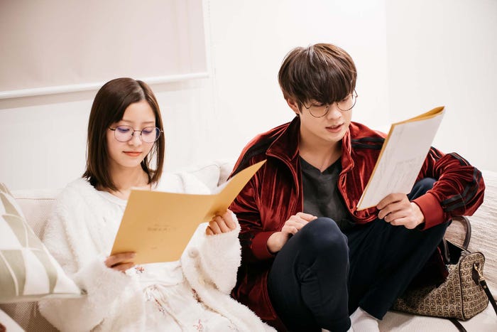 松川星、橋本裕太「恋愛ドラマな恋がしたい~Kiss me like a princess~」(C)AbemaTV, Inc.