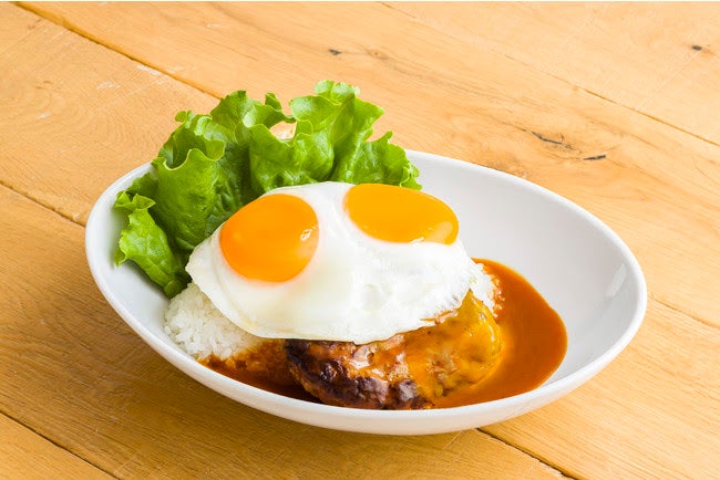 チェダーチーズ ロコ・モコ税込1,290円／画像提供：Eggs’n Things Japan