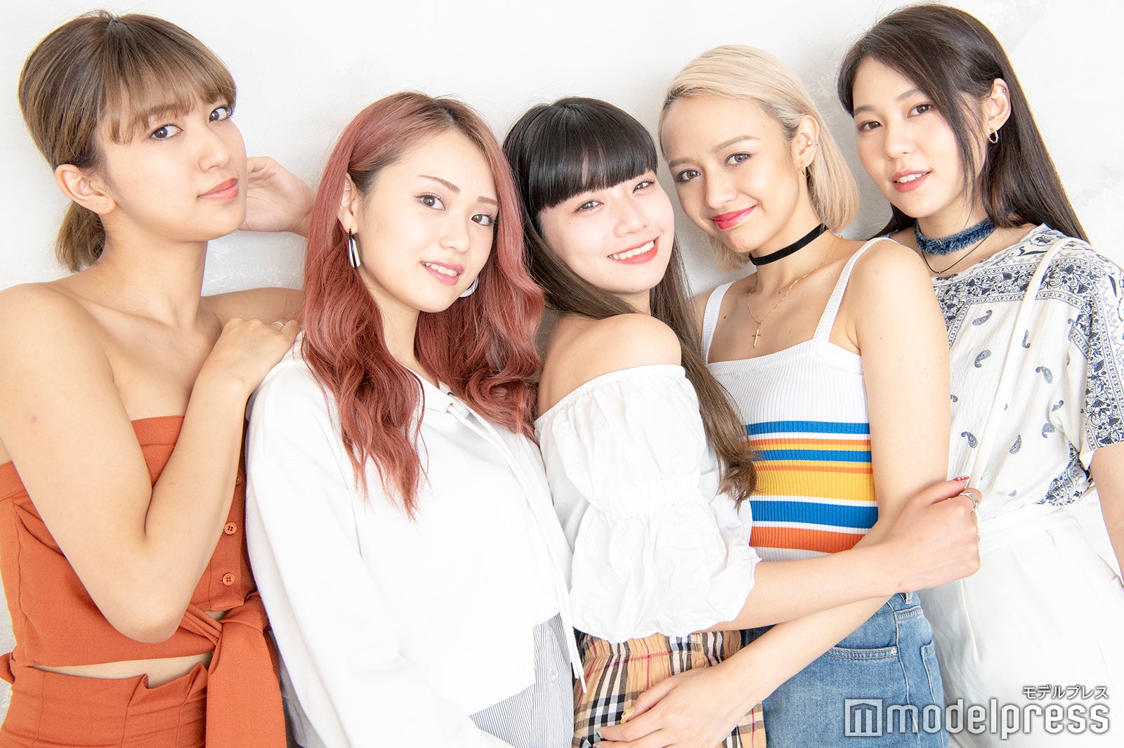 Def Will（左から）REI、AYANO、HINA、LETY、MONNA（C）モデルプレス
