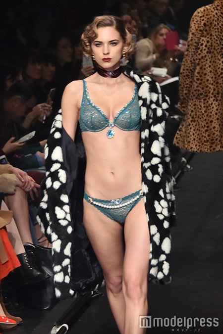 ショーの様子（C）モデルプレス