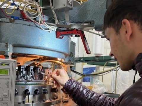 ロンドンの若者が繊維産地を見学 ファッションの源流を体感