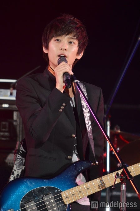 イ・ジェジン（ベース）