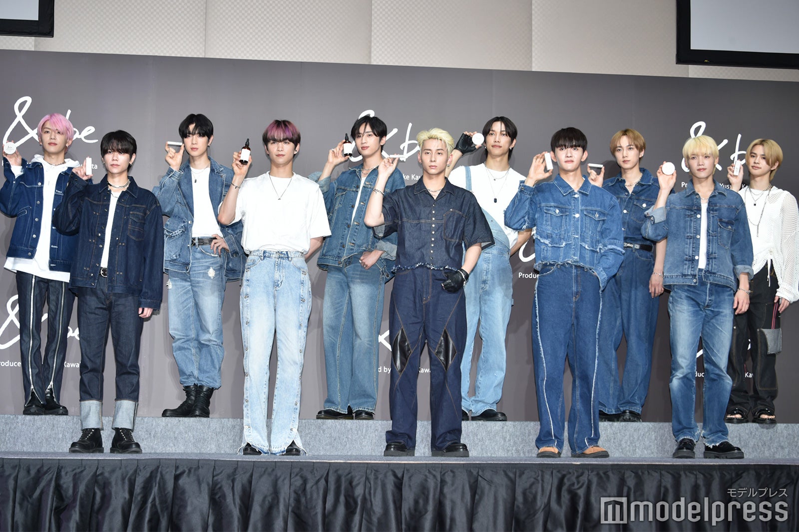 INI／（後列左から）高塚大夢、佐野雄大、許豊凡、池崎理人、尾崎匠海、松田迅（前列左から）藤牧京介、後藤威尊、西洸人、田島将吾、木村柾哉（C）モデルプレス