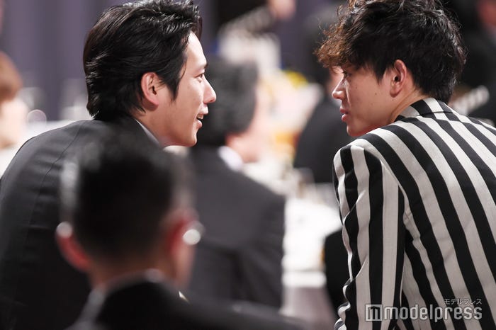 菅田将暉とも楽しげに談笑していた二宮和也 (C)モデルプレス