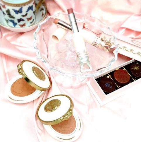 バレンタインには「レ・メルヴェイユーズ ラデュレ」のチョコレートコスメでちょっぴり大人顔に／画像提供レ・メルヴェイユーズ ラデュレ