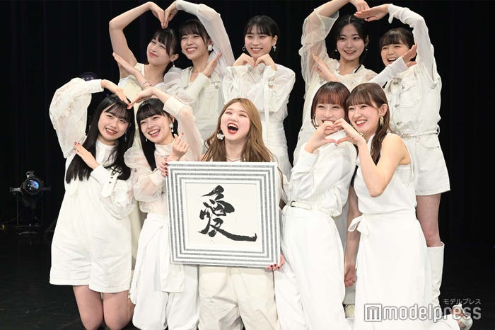 アンジュルム/(上段左から)平山遊季、為永幸音、橋迫鈴、川名凜、松本わかな(下段左から)伊勢鈴蘭、上國料萌衣・竹内朱莉・佐々木莉佳子、川村文乃(C)モデルプレス