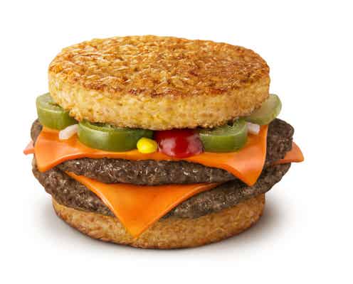 マクドナルド「ごはん辛ダブチ」スパイシーチーズ&ハラペーニョの刺激がアクセント