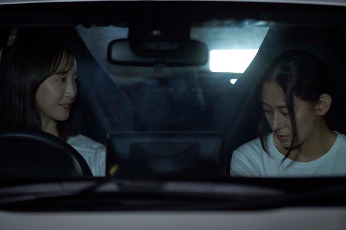 松井玲奈、片岡礼子「少年のアビス」第6話より(C)峰浪りょう・集英社/「少年のアビス」製作委員会・MBS