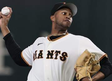 巨人 マルティネスがヒヤヒヤの今季初セーブ 初登板で1点差に迫られ一打同点のピンチ招く→蝦名を空振り三振で締める