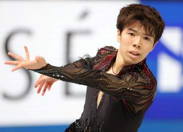 フィギュア 佐藤駿がISUアワードの集合写真公開 男子はフォーマル、女子はあでやかに「来シーズンはメダルの色を変えれるように」