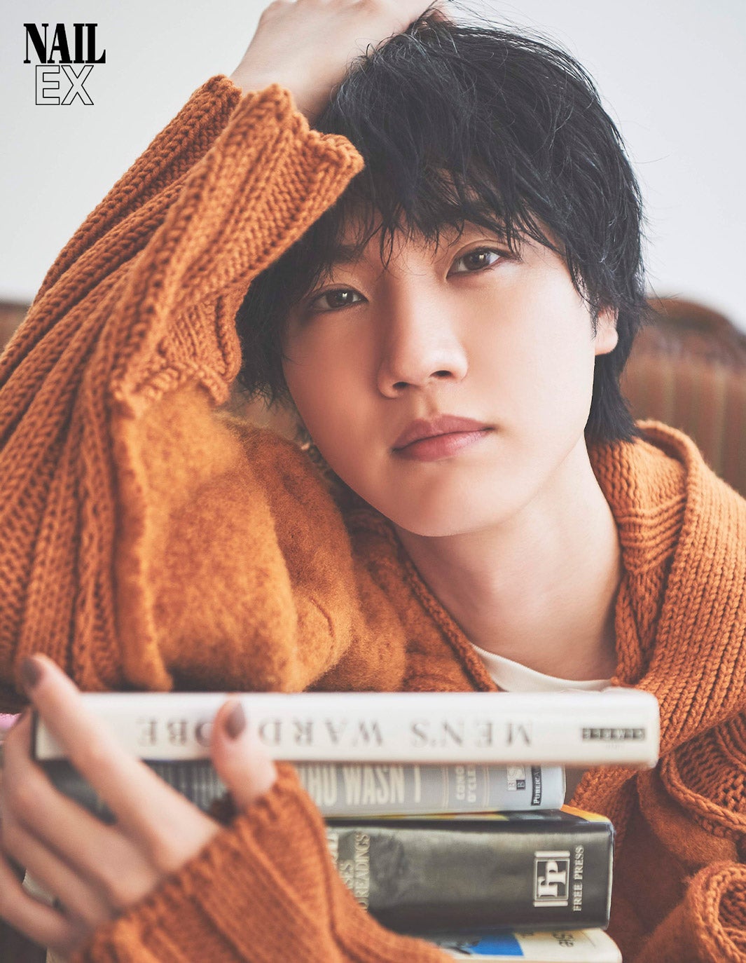 桜田通、至近距離の表情にドキッ　こだわりのネイルも公開