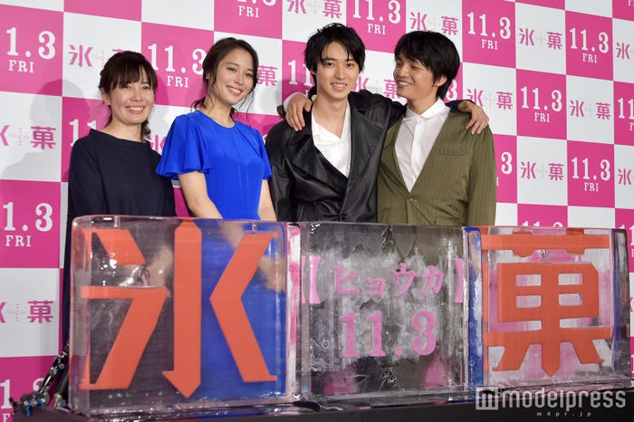(左から)安里麻里監督、広瀬アリス、山崎賢人、岡山天音(C)モデルプレス