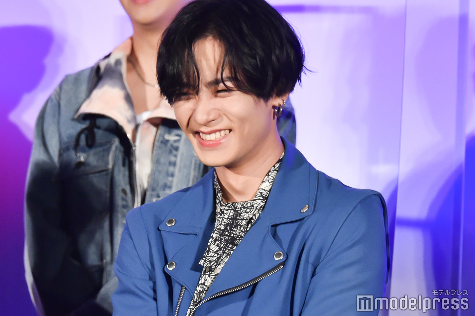 キャスト陣の挨拶に笑う川村壱馬 （C）モデルプレス