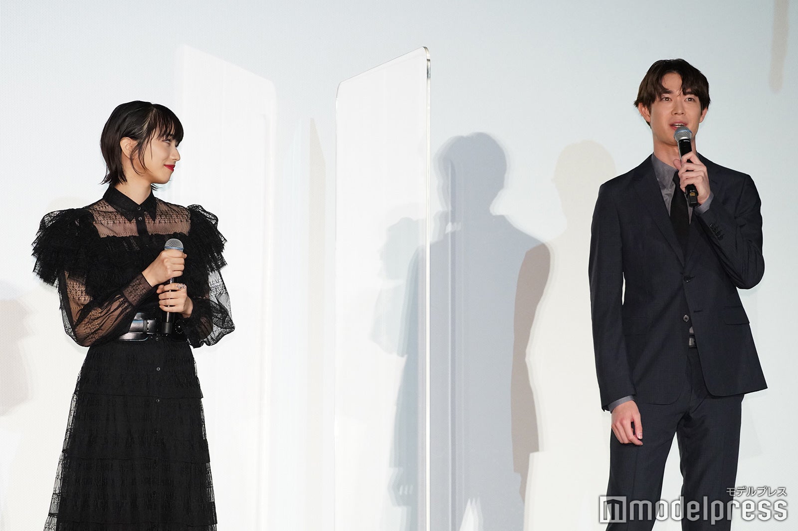 小松菜奈、宮沢氷魚（C）モデルプレス