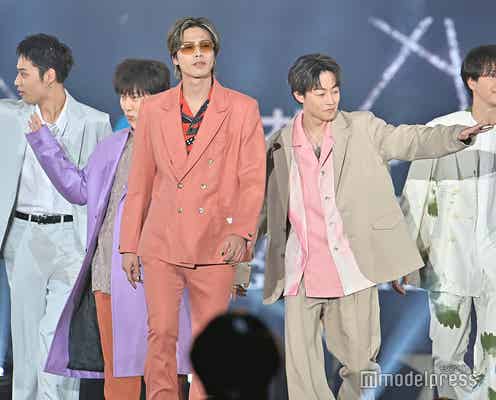 コムドット、初のTGC カラースーツ姿でランウェイ 楽曲制作にも意欲「全員で作りたい」<TGC 2022 S/S>