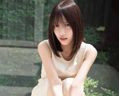 注目声優・花宮初奈“女神級”のドレス姿 アンニュイな表情で魅了