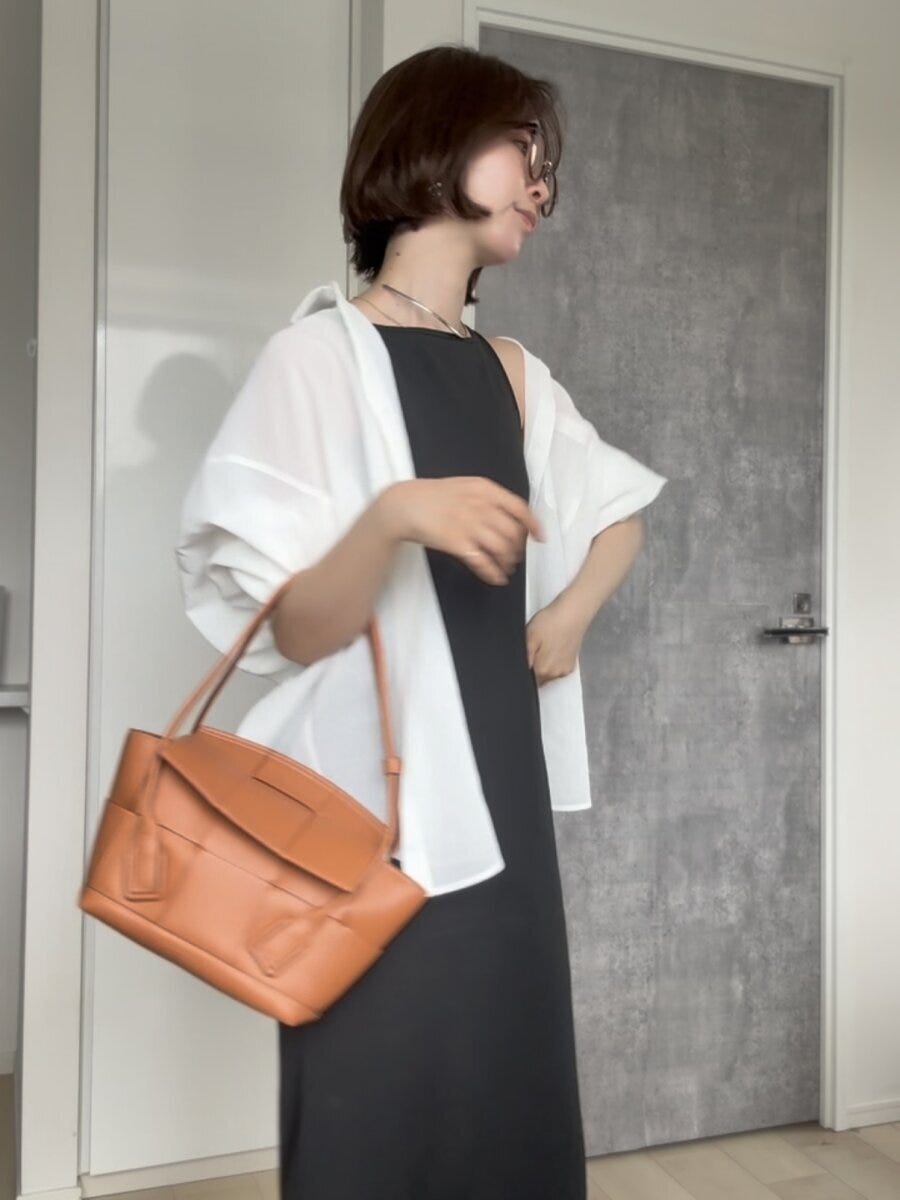 GU　シアードルマンスリーブシャツQ　ブラックワンピース×羽織りコーデ