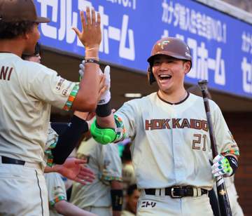 日本ハムが逆転で3タテ阻止！新庄剛志監督異例のタクトが逆転へ流れ呼ぶ 野村が同点2ラン→清宮幸が決勝ソロ「感触は完璧でした」お立ち台で笑み