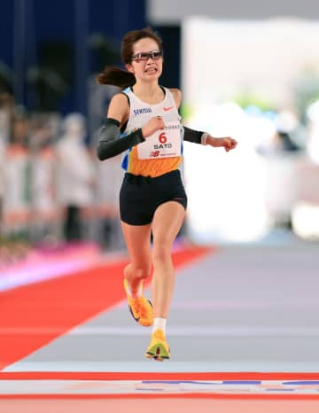 わずか2秒差2位の佐藤早也伽は涙「悔しい。もしかしたら勝てるかな。勝ちたいなという気持ちがあった」連覇のチェプキルイと一騎打ちもあと一歩及ばず