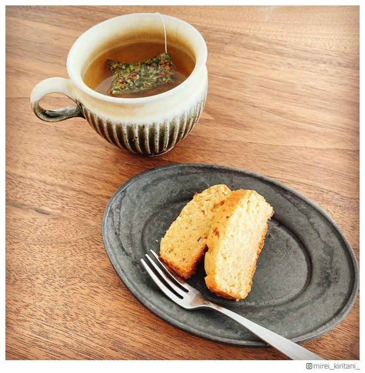 「かわいいモデルみんなバナナケーキ作る」に共感者続出「思ってたこと言ってくれた」「私も作ったのでモデルです」