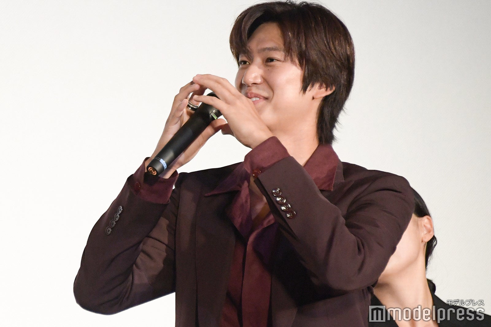 最近覚えた「正解」を披露するナ・イヌ（C）モデルプレス