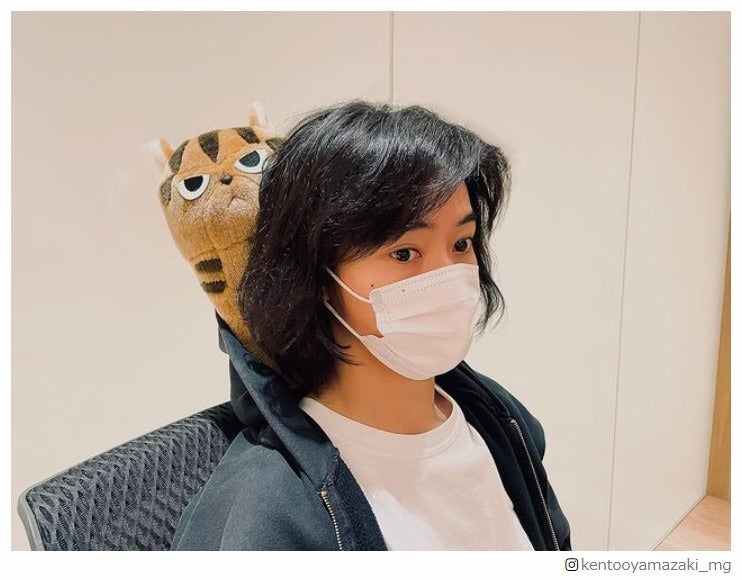 山崎賢人、マスク姿の最新ショットに「顔小さすぎる」の声