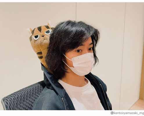 山崎賢人、マスク姿の最新ショットに「顔小さすぎる」の声