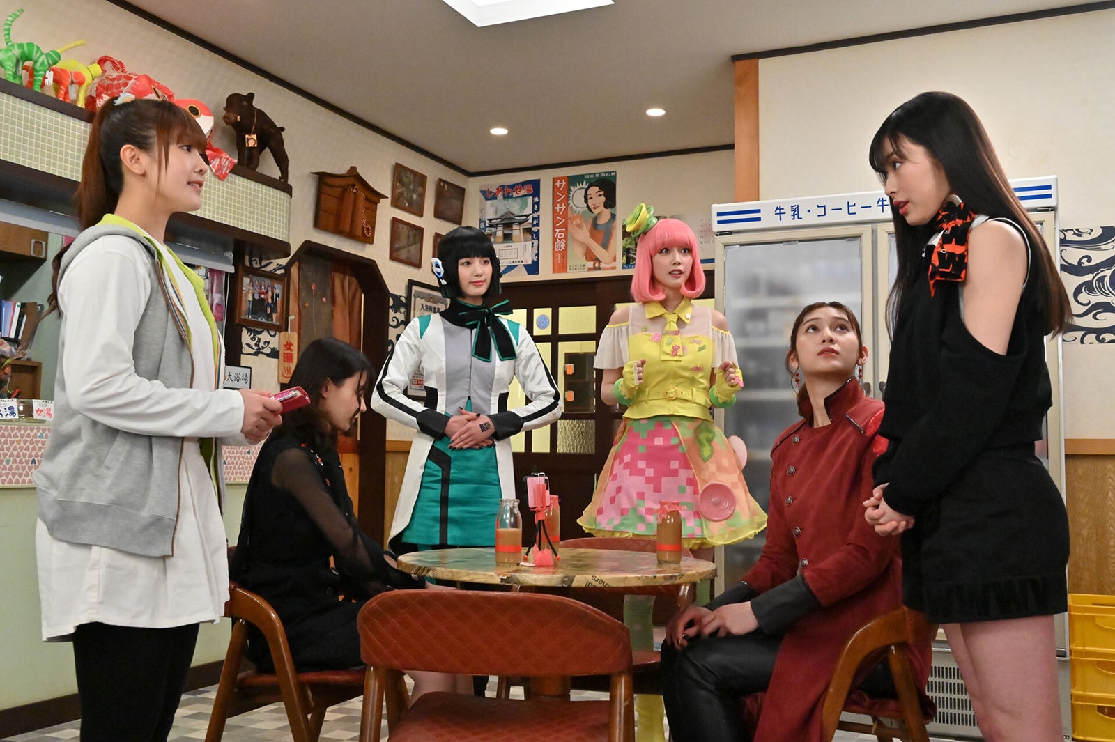 『仮面ライダージャンヌ＆仮面ライダーアギレラ withガールズリミックス』より（C）東映特撮ファンクラブ　（C） 2021 石森プロ・テレビ朝日・ADK EM・東映