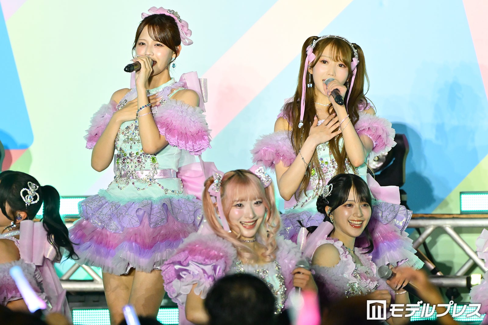 高松瞳、大谷映美里／＝LOVE（C）モデルプレス