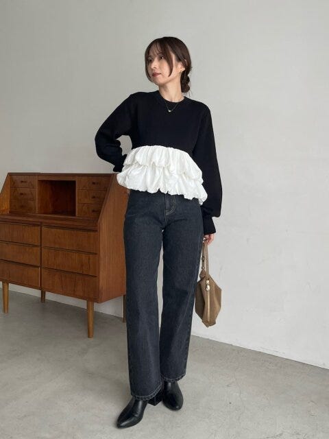 2025冬モノトーンきれいめカジュアルバルーンティアードトップスでつくる大人かわいいコーデ